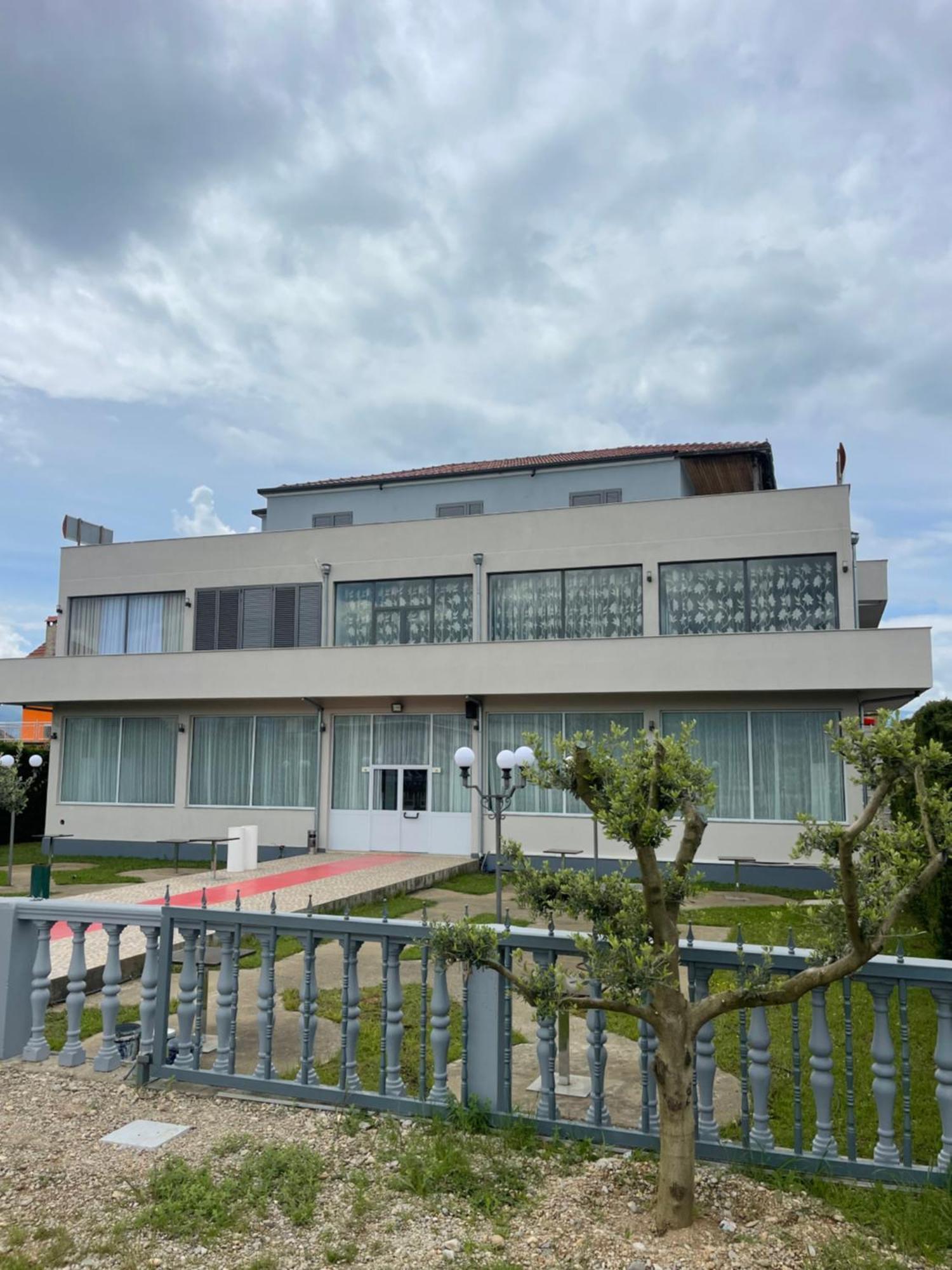 Hostel Internacional Grilla Kültér fotó